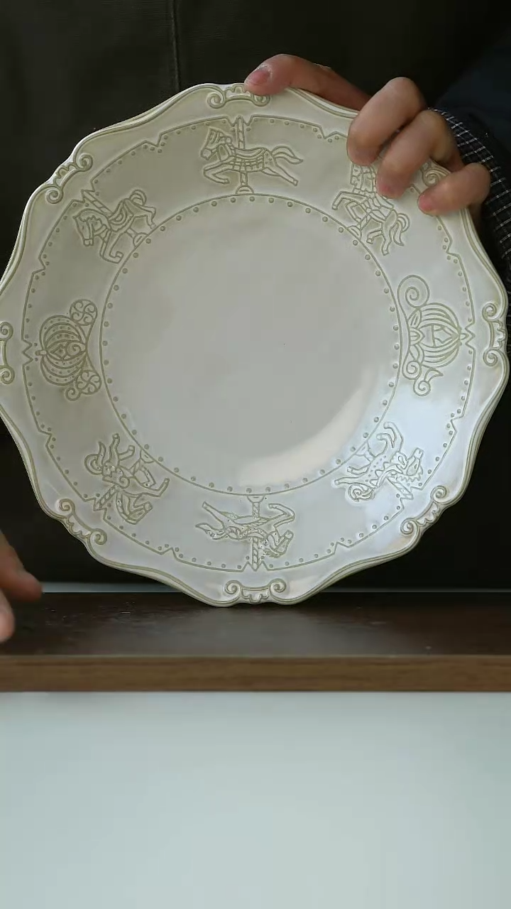 【闪购商品】玻璃微瑕木马浮雕深盘23.5cm@4-2@