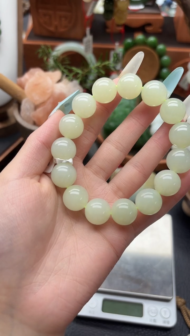 未镶嵌手串和田玉董小姐推荐 多样性发货 拍一发一yng14