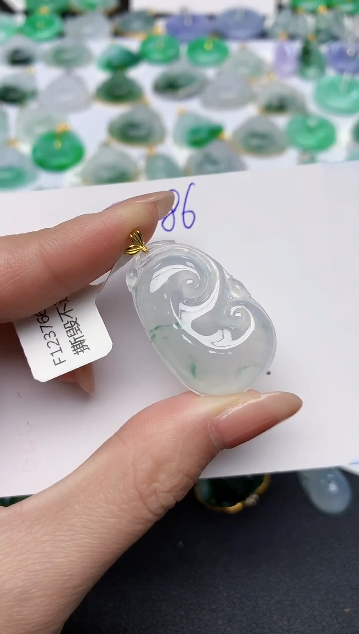 颈饰18K金镶嵌翡翠天然缅甸A货翡翠百元以上9元证书费自理