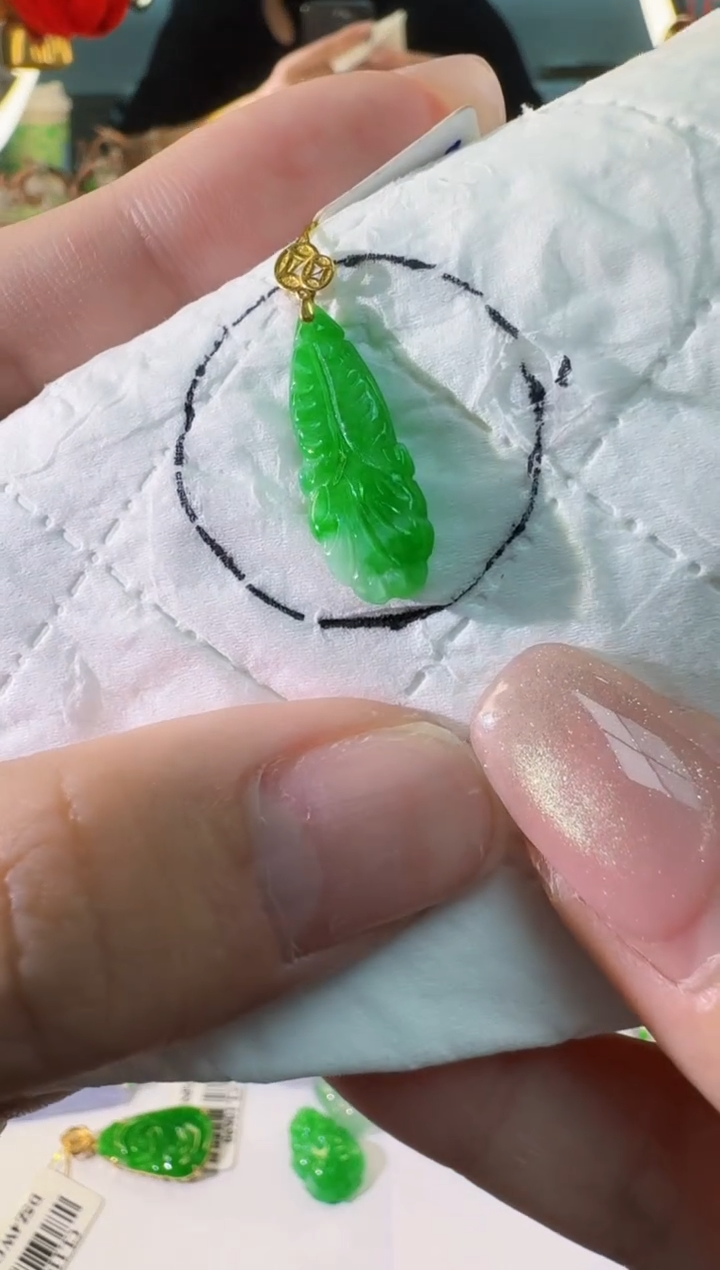 【闪购商品】翡翠颈饰18K金镶嵌缅甸翡翠A货挂件