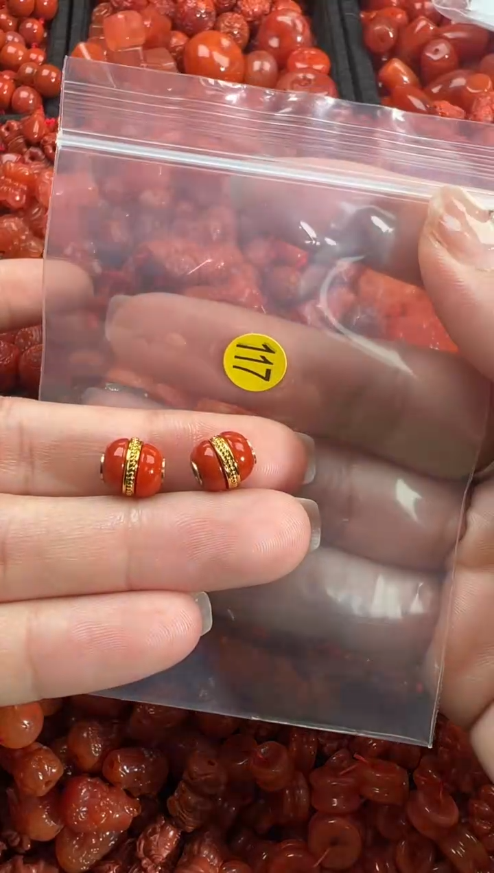 南红玛瑙未镶嵌颈饰1