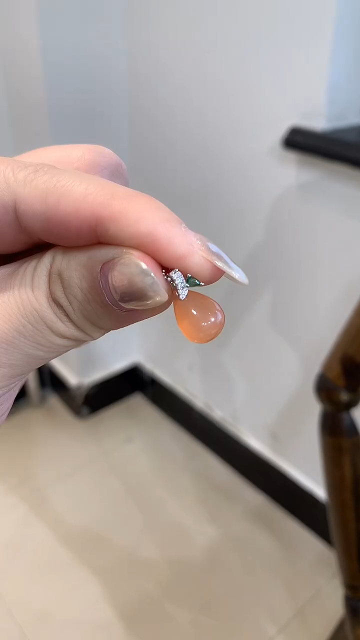 未镶嵌蛇纹石玉吊坠(不含链)水滴