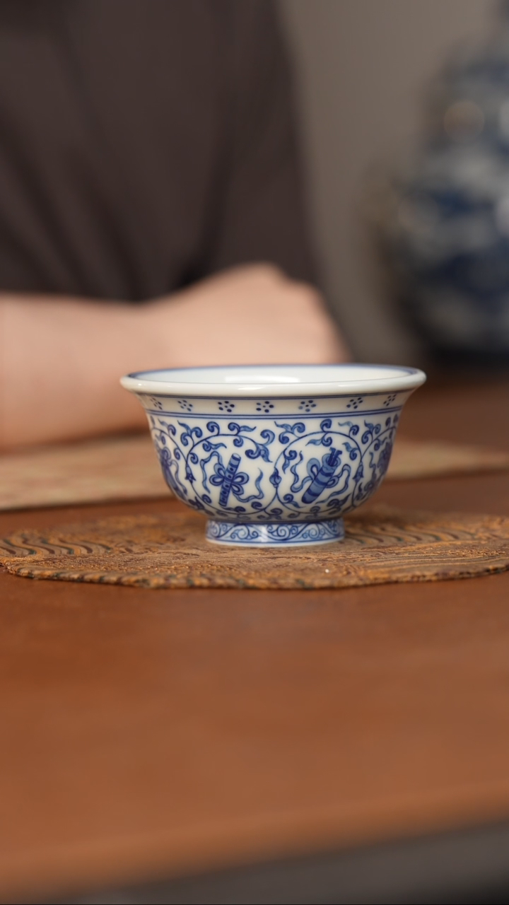 杯尚镇雅器青花八宝