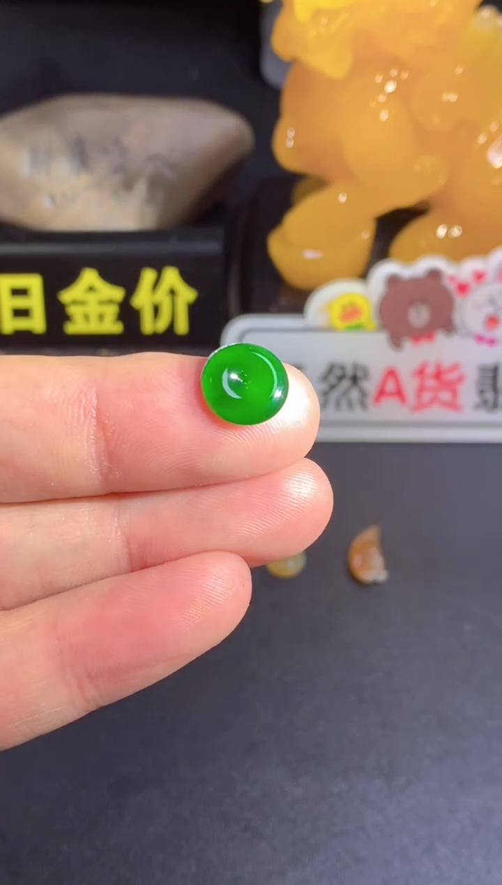 翡翠未镶嵌颈饰   