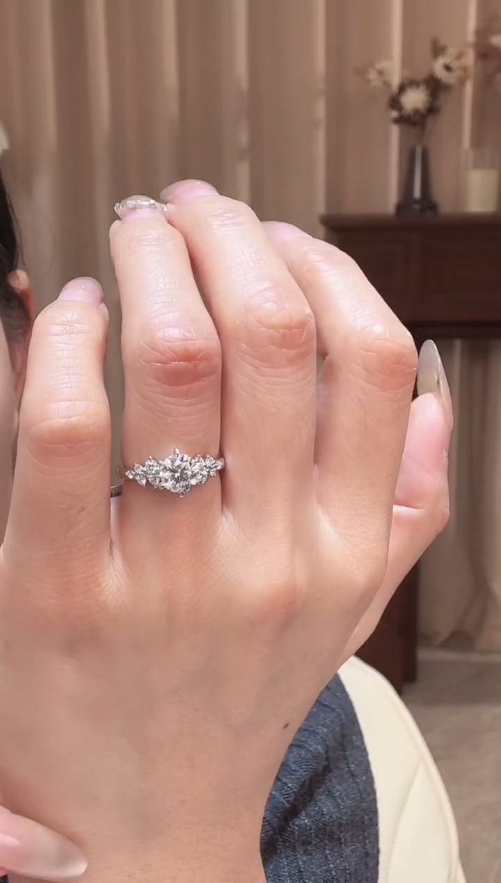 铂Pt950镶嵌实验室培育钻石1卡主石围镶嵌戒指