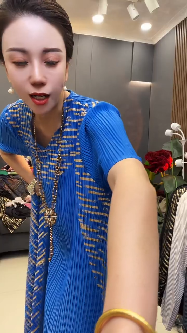 聚酯纤维（涤纶）蓝色 烫金裙