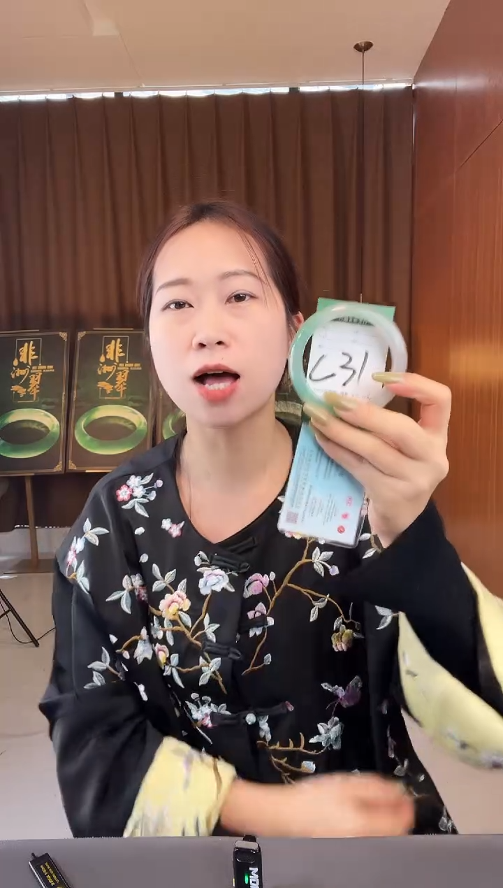 【闪购商品】石英质玉手镯未镶嵌非洲翠