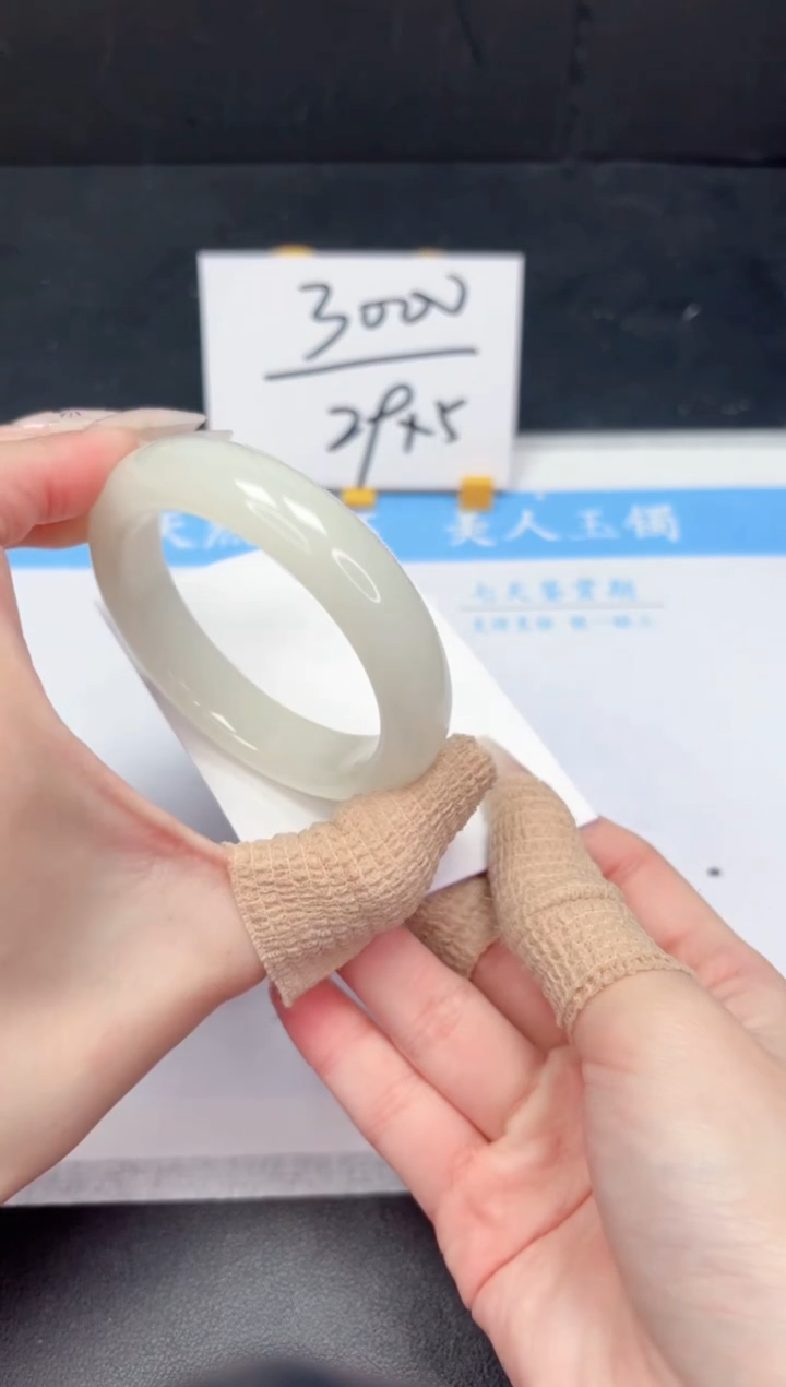 【闪购商品】石英质玉手镯未镶嵌49-52.2