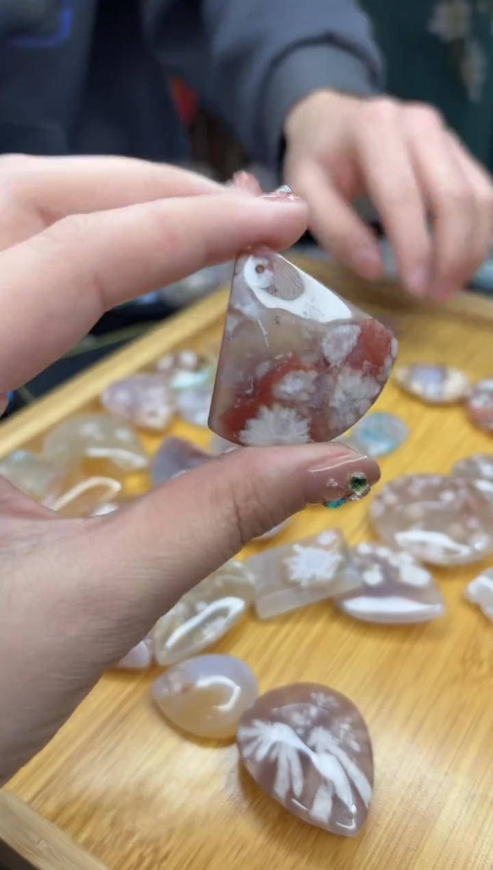 【闪购商品】石英质玉颈饰未镶嵌998