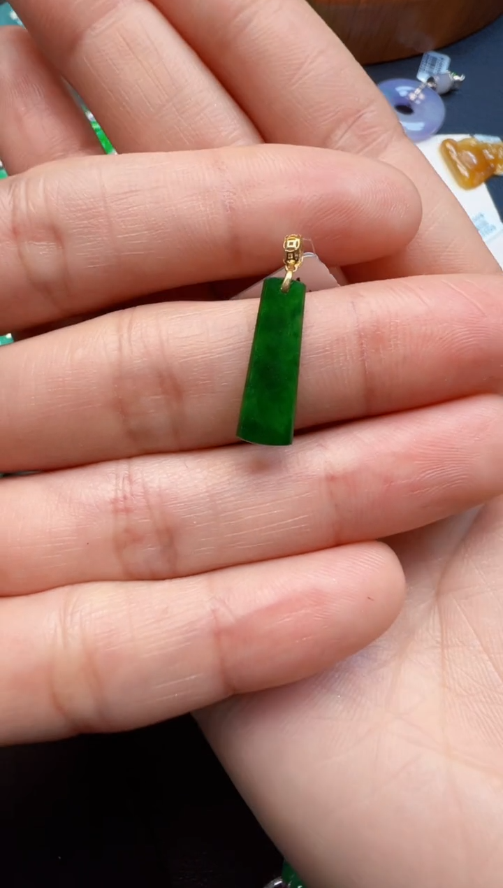 【闪购商品】翡翠吊坠(不含链)18K金镶嵌168