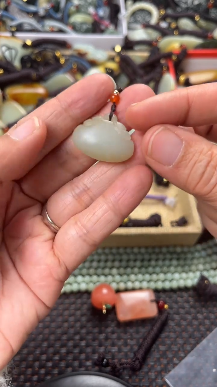 【闪购商品】和田玉颈饰未镶嵌多样性发货没有证书拍一发一有瑕