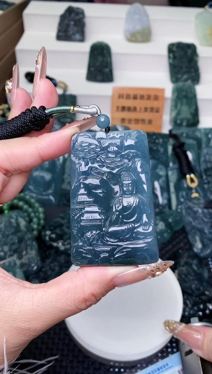 颈饰未镶嵌翡翠 