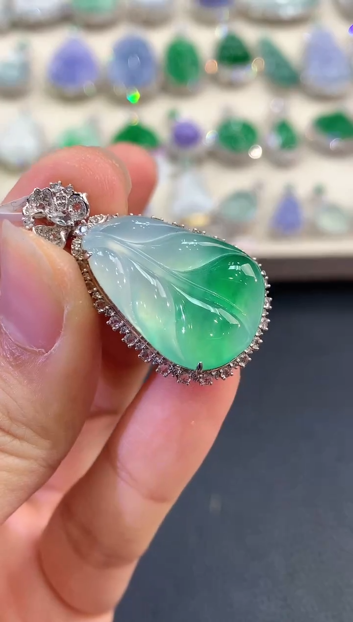 【闪购商品】翡翠吊坠(不含链)18K金镶嵌D71