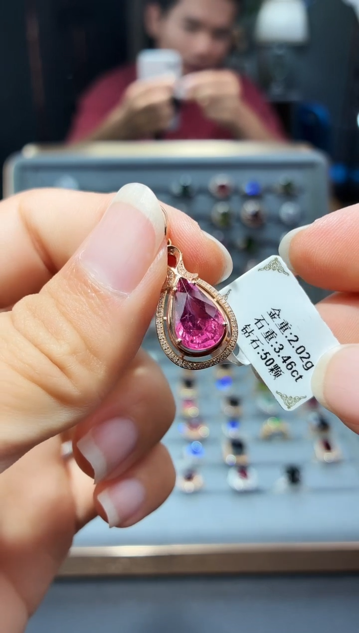 颈饰18K金镶嵌碧玺3.46.