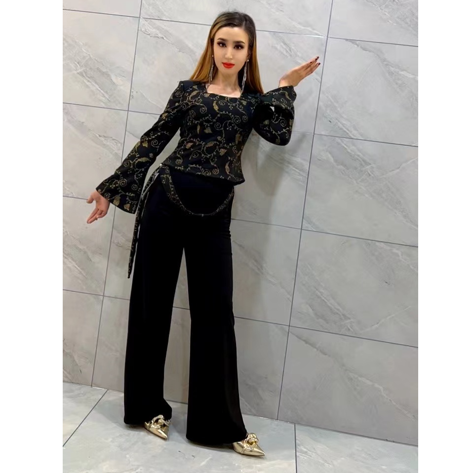 碎花蕾丝短款方领休闲风长袖T恤打底春季百搭高腰修身印花