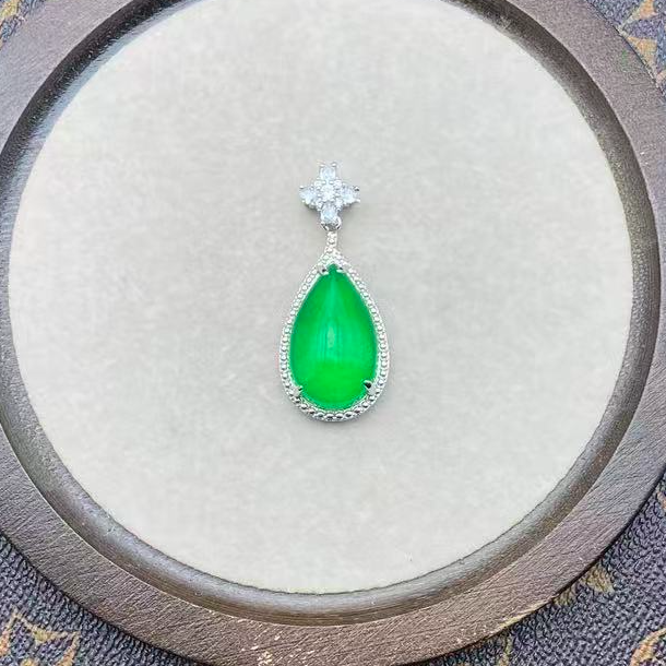 镶嵌绿色水滴  A311