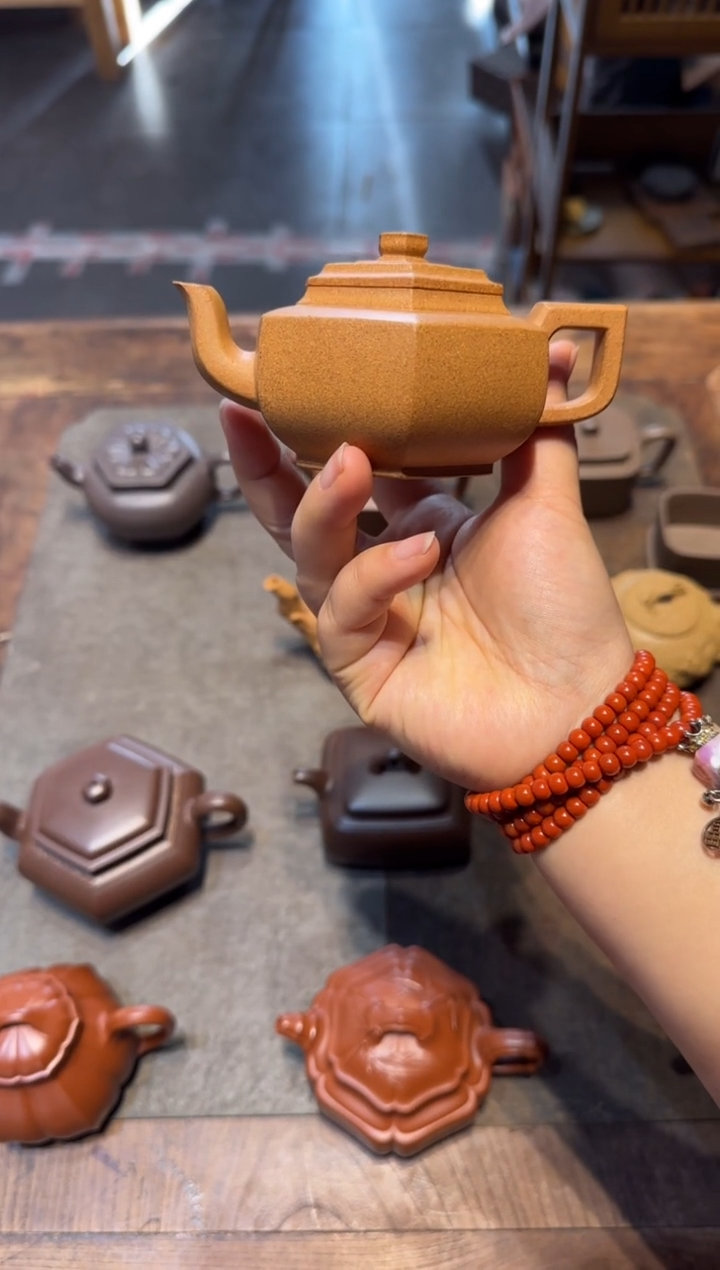 茶壶紫砂蜗*哥六方雪华 黄金段