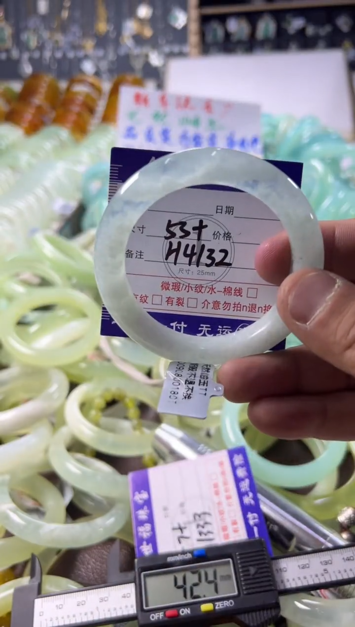 未镶嵌蛇纹石玉手镯1