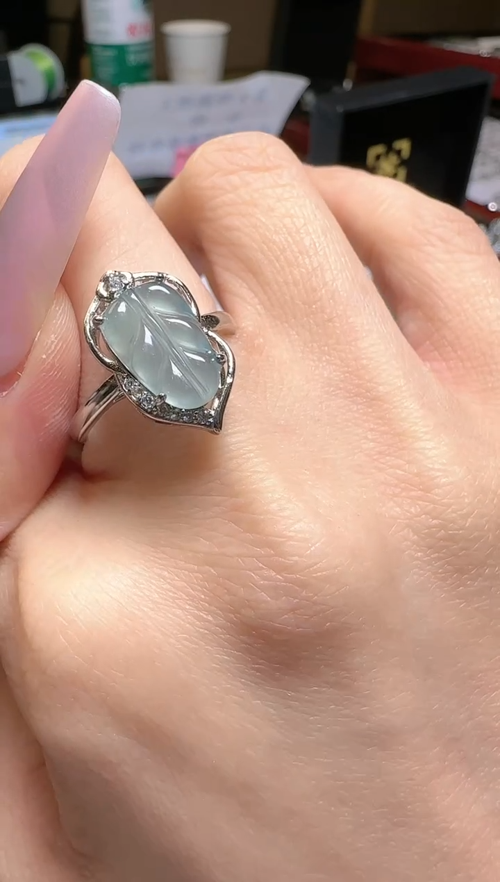 【闪购商品】翡翠吊坠(不含链)未镶嵌翡翠