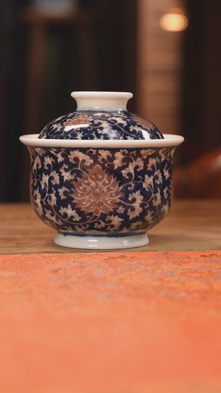 【闪购商品】杯霖南堂  青花釉里红缠枝莲布袋盖碗