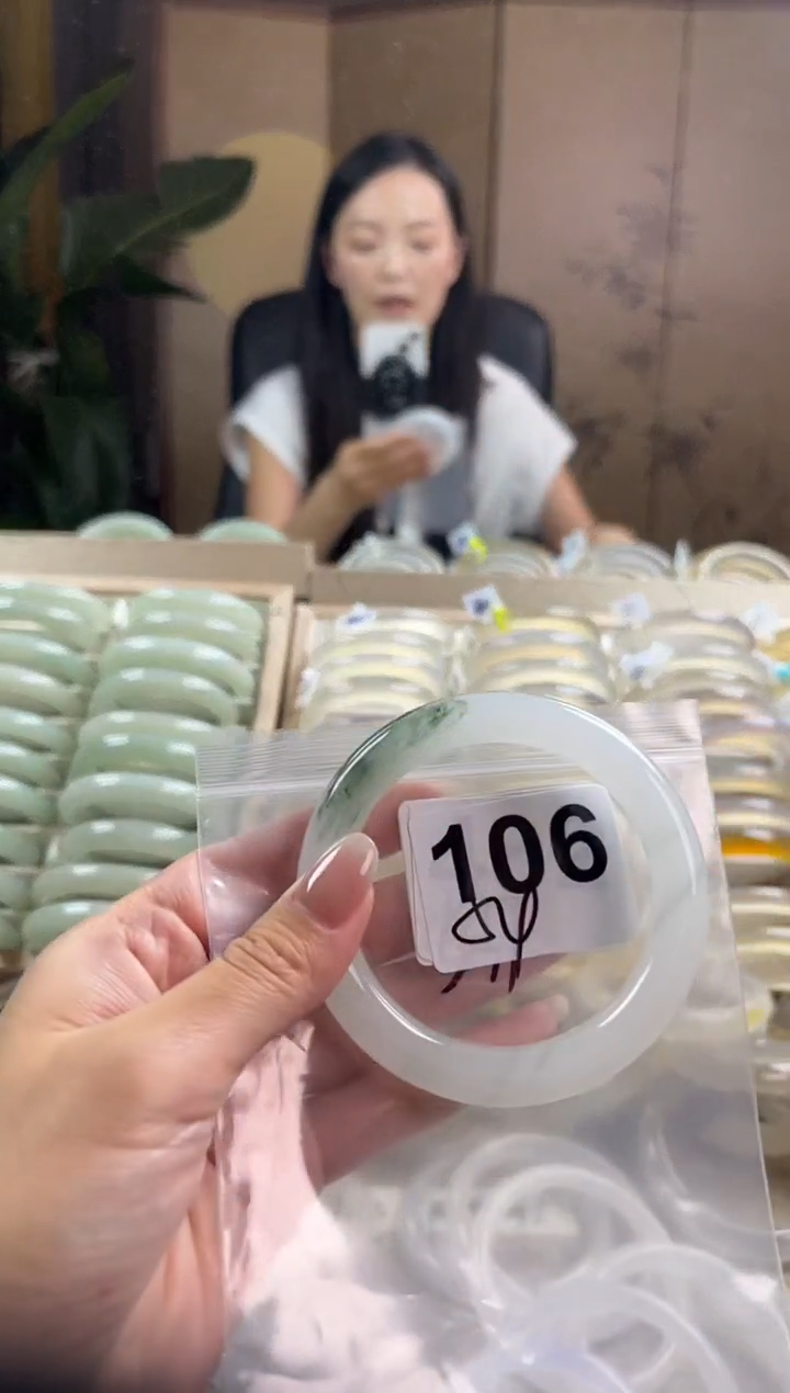 手镯玛瑙/玉髓未镶嵌天山翠默认微抠106微瑕