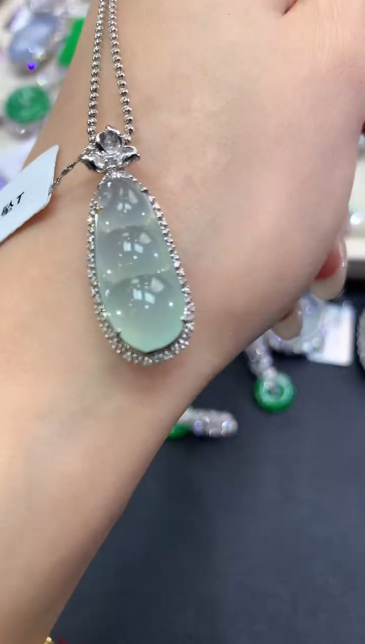 【闪购商品】翡翠吊坠(不含链)18K金镶嵌q27     