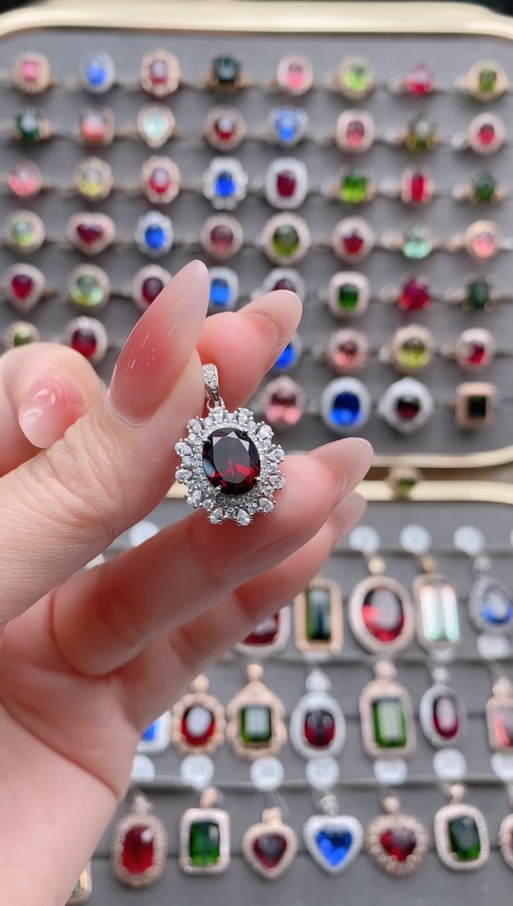 【闪购商品】石榴石颈饰银S925镶嵌约3克拉