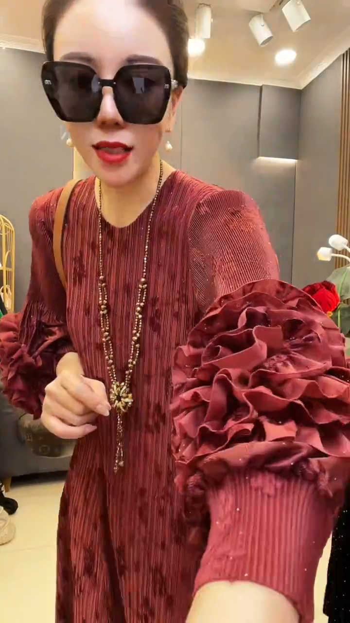 聚酯纤维（涤纶）枣红色 浪花裙