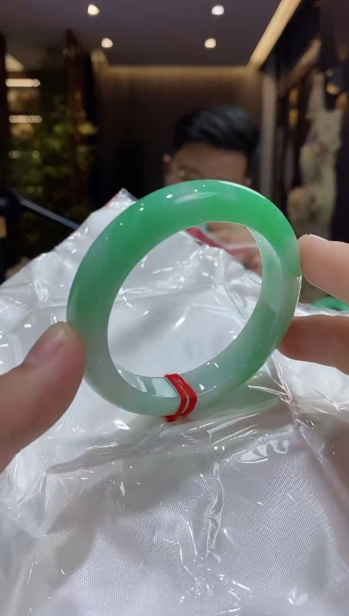 【闪购商品】翡翠手镯未镶嵌9号 圈口53-54