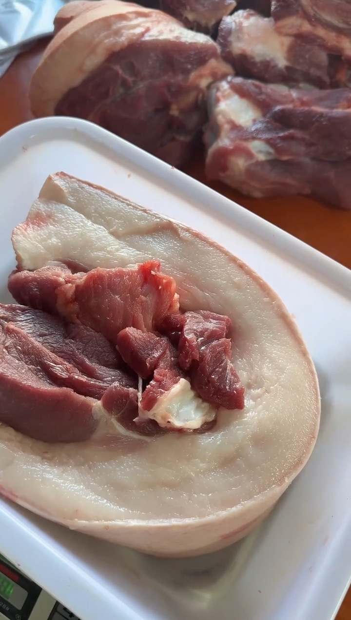 中国大陆180食用农产品艳猪前漕肉2.98艳