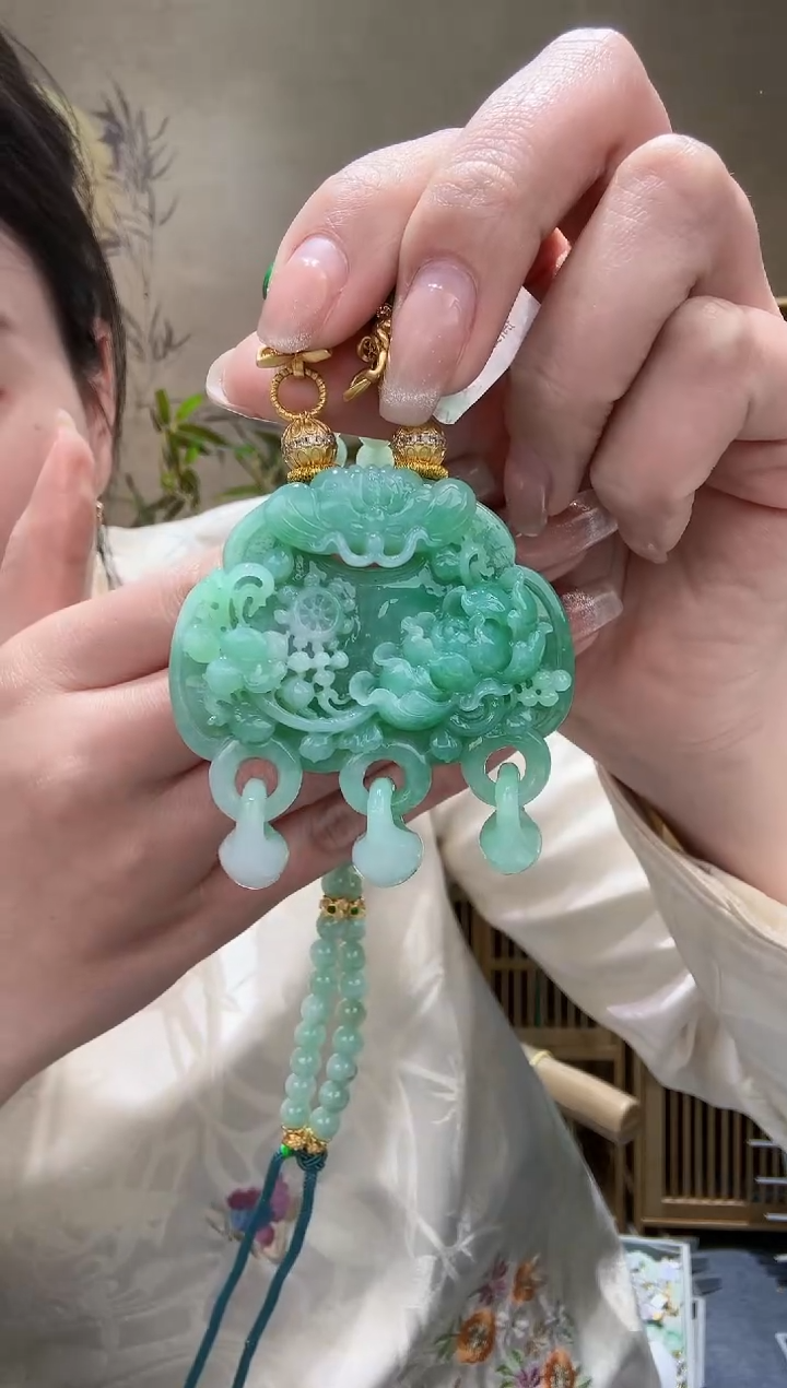 【闪购商品】翡翠颈饰未镶嵌吊坠