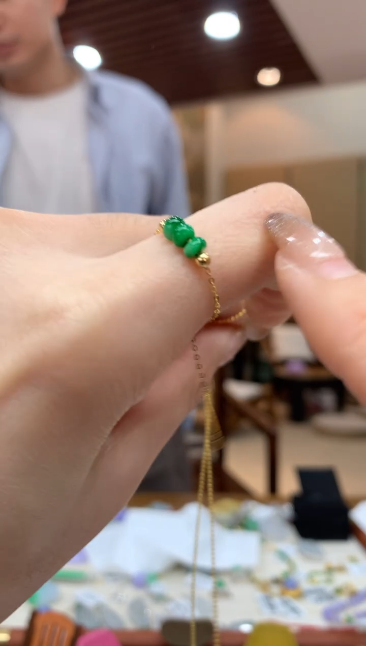 18K金镶嵌戒指翡翠戒指