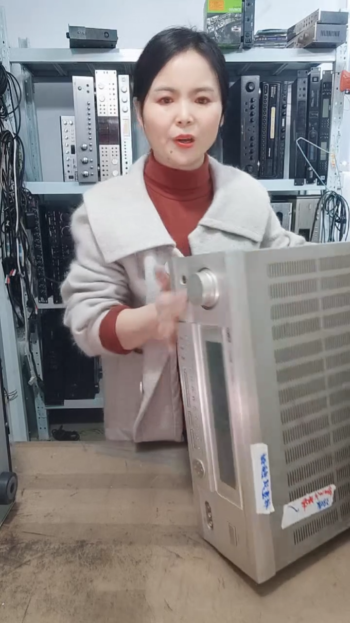 8新功放机一台，不包邮费