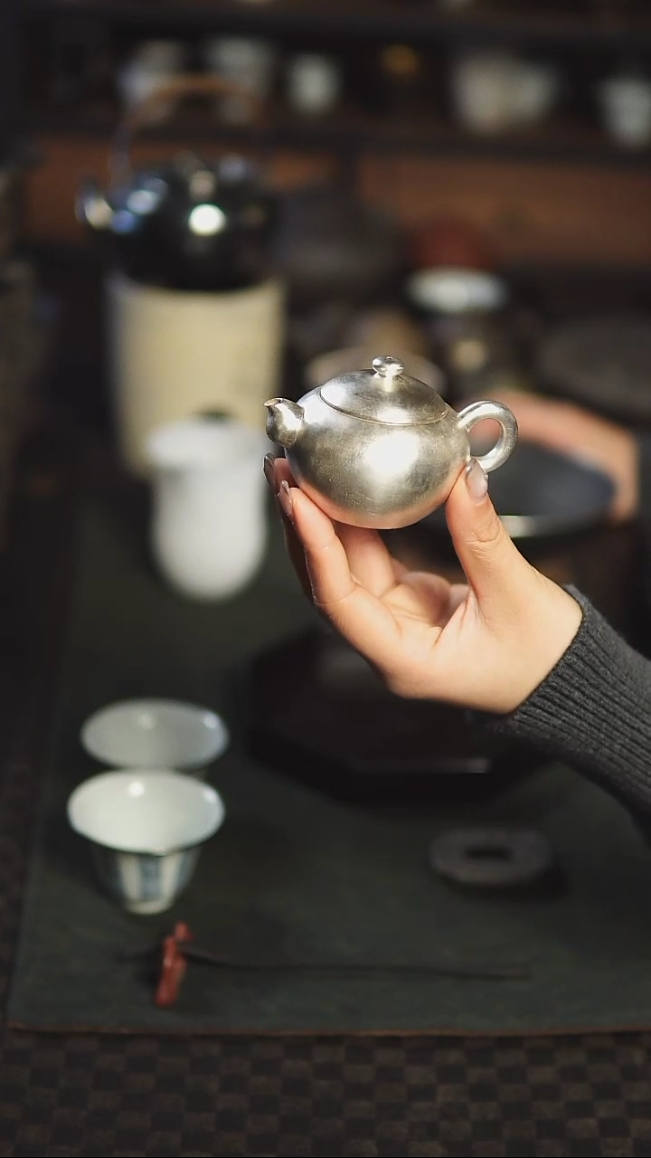 【闪购商品】卢阳手作 正把银釉壶