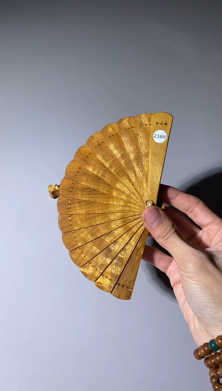 【闪购商品】金丝楠木雕236号10cm金丝楠迷你扇