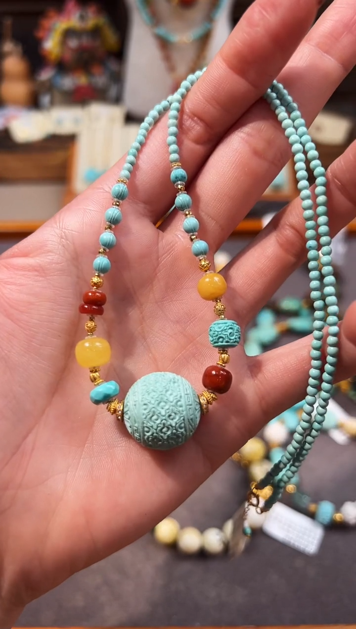 18K金镶嵌绿松石颈饰云纹珠项链