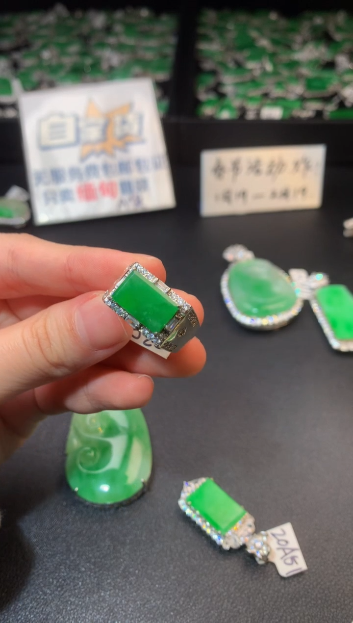 【闪购商品】翡翠颈饰银S925镶嵌翡翠