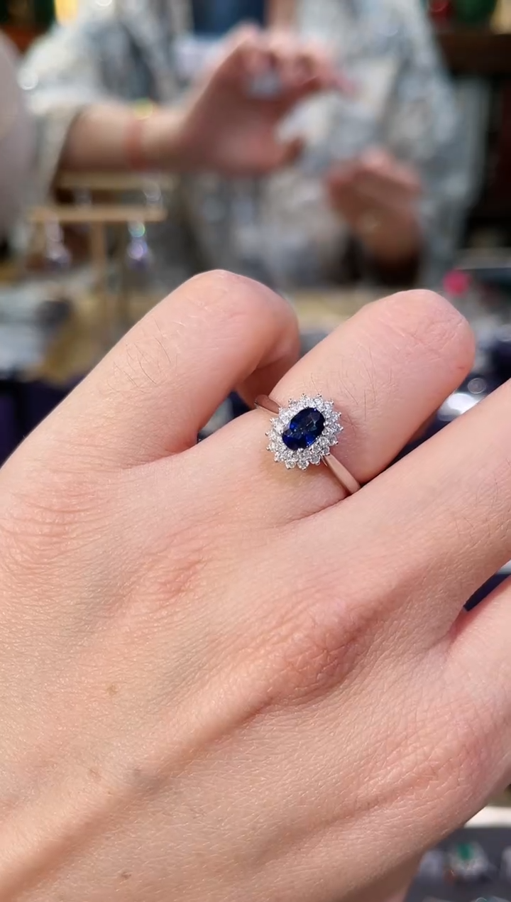 【闪购商品】蓝宝石戒指18K金镶嵌皇家蓝满钻黛妃