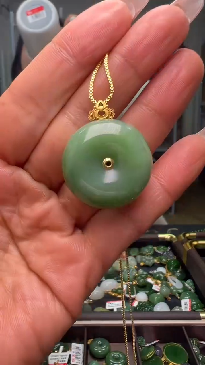 颈饰18K金镶嵌和田玉（多样性发货.发其一)1.02.145