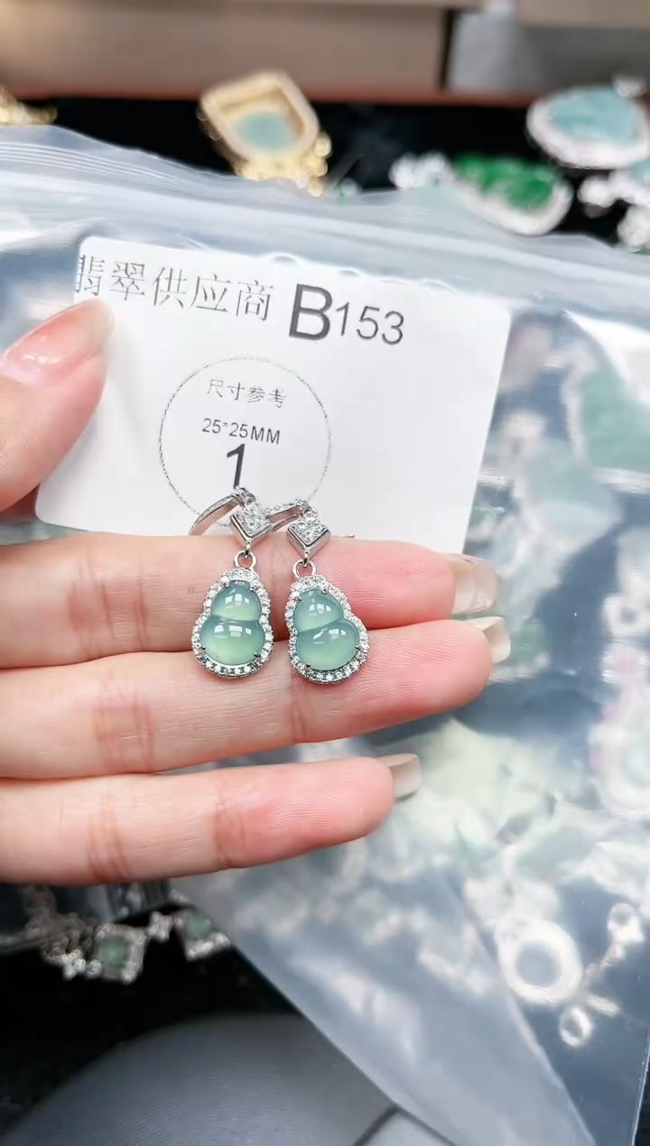 【闪购商品】翡翠颈饰未镶嵌赠皮绳153