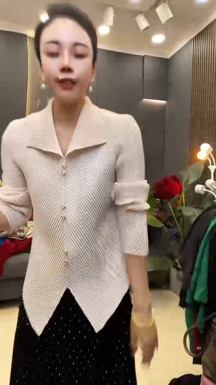 聚酯纤维（涤纶）米白色 衫