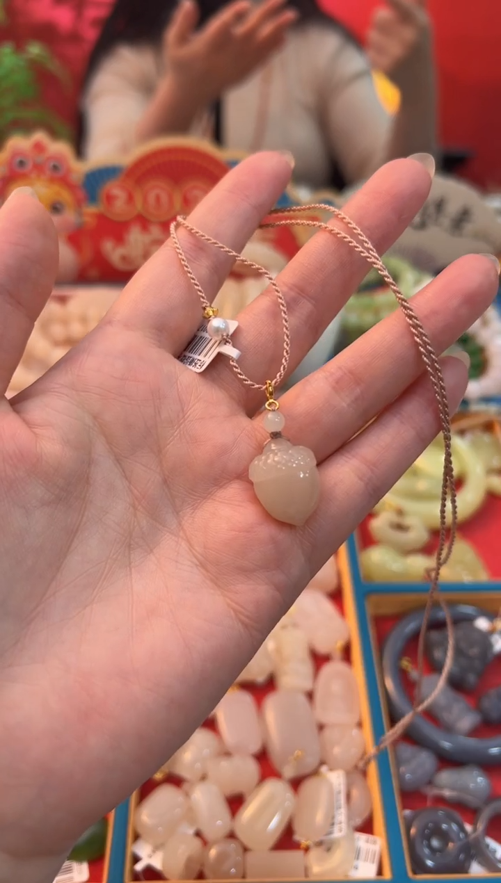 【闪购商品】和田玉吊坠未镶嵌红藕粉松果