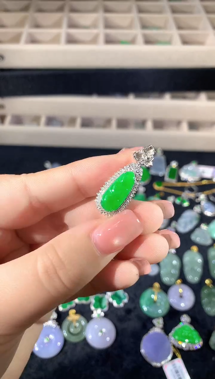 【闪购商品】翡翠吊坠(不含链)18K金镶嵌114dml时尚