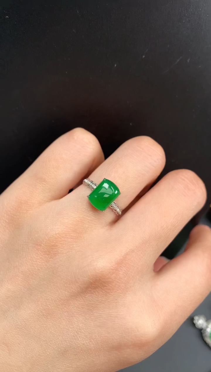 【闪购商品】翡翠颈饰18K金镶嵌戒指1540