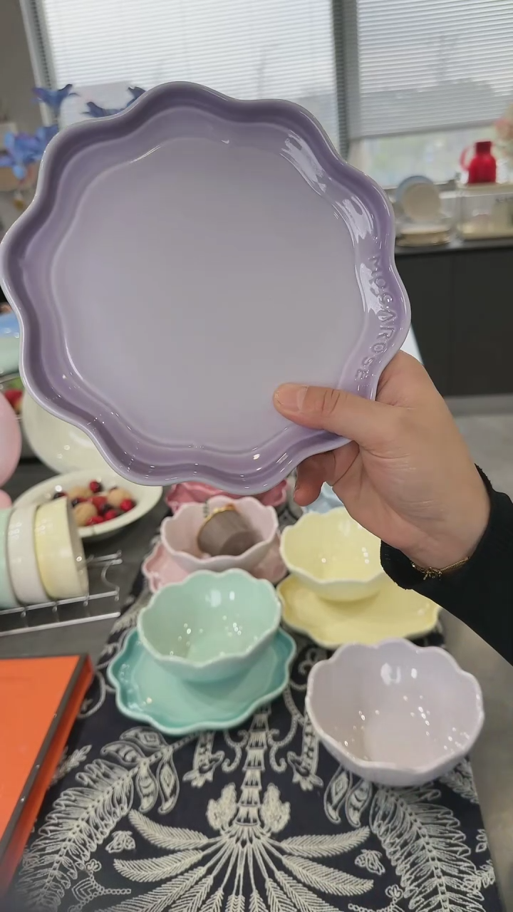 【闪购商品】瓷炻彩花边盘18CM-香芋紫