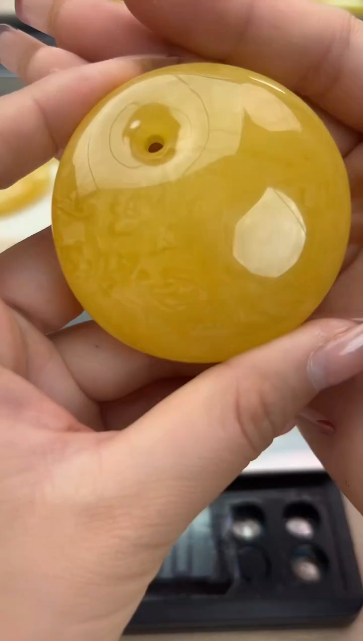 【闪购商品】琥珀裸石未镶嵌蜜蜡吊坠