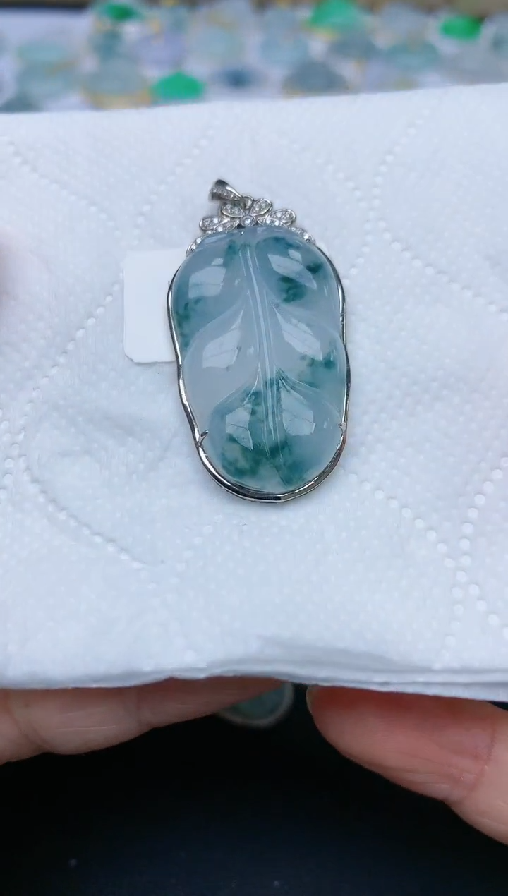 翡翠18K金镶嵌颈饰天然缅甸A货翡翠