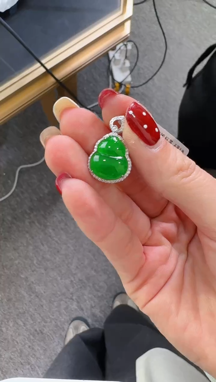 【闪购商品】翡翠颈饰未镶嵌葫芦