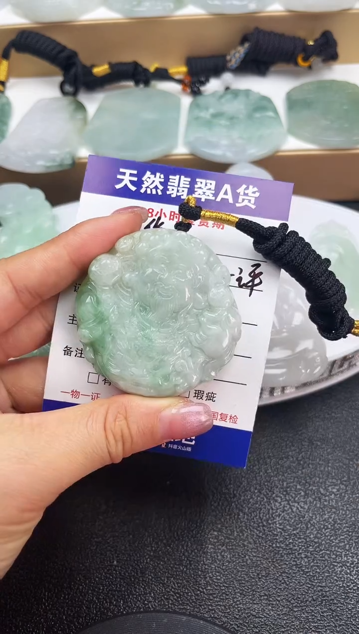 颈饰未镶嵌翡翠              