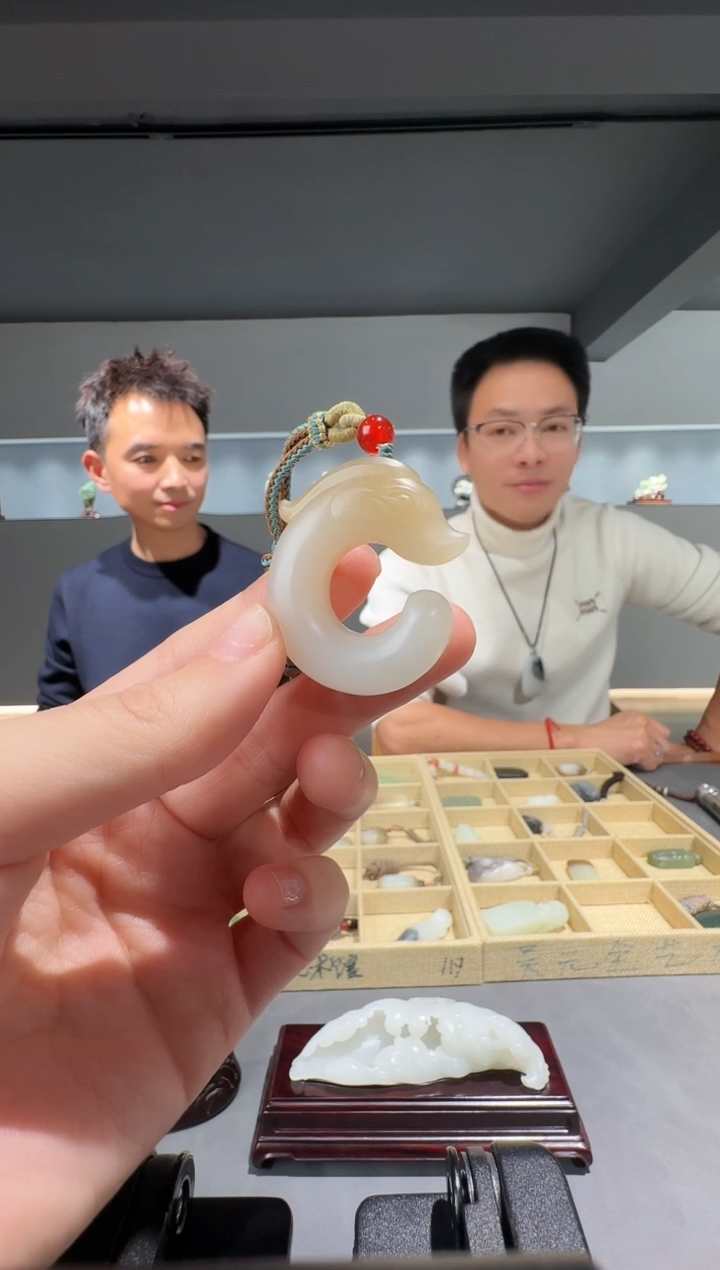 未镶嵌和田玉挂件31-玉猪龙   且末糖白